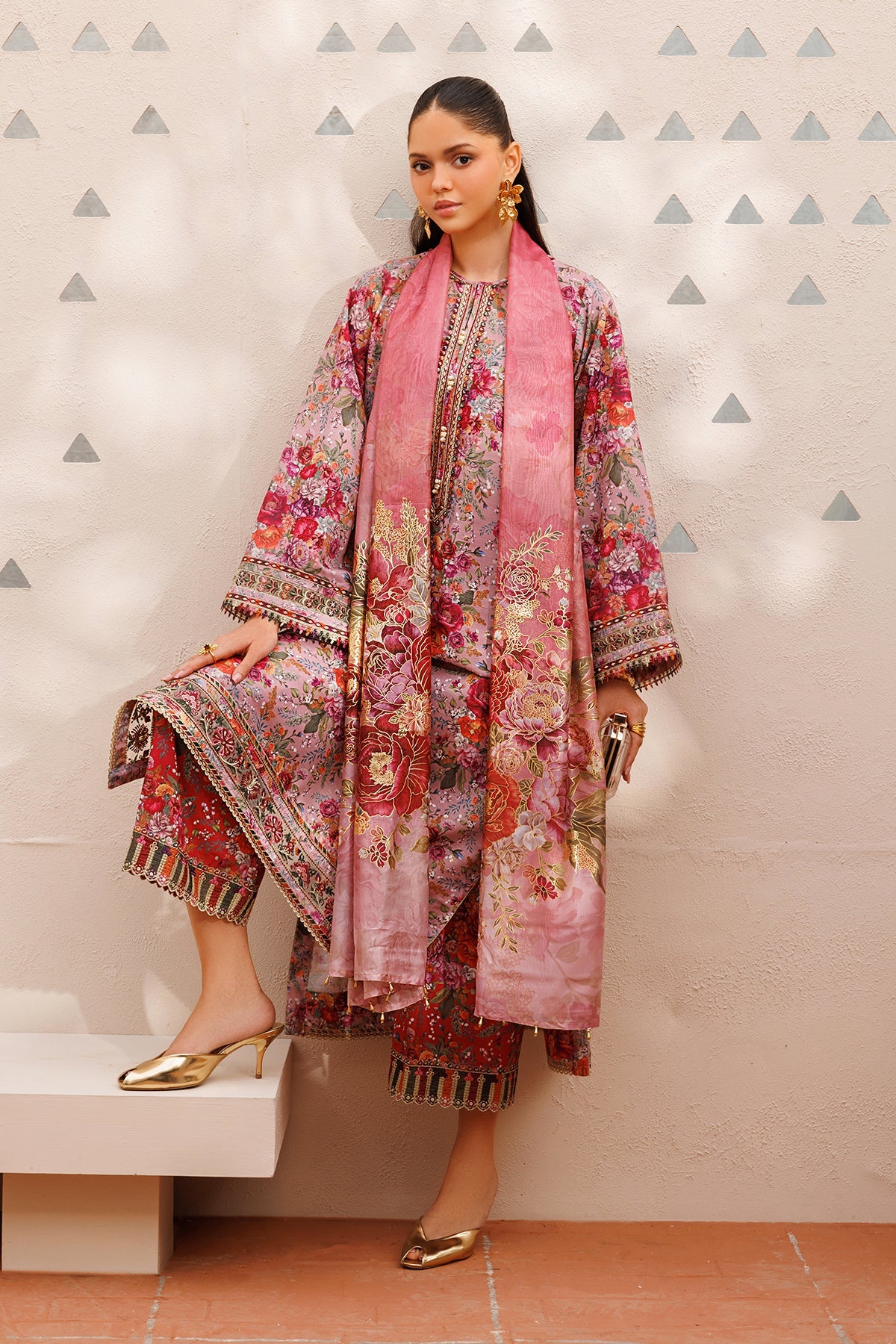 Baroque | Embroidered lawn | UF-4398
