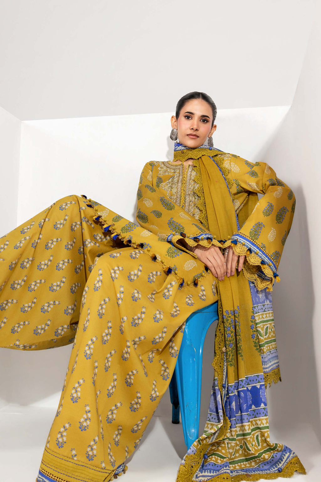 MARIA B | 3 Pc Unstitched Embroidered Lawn Suit | MB-CUSV13-05B