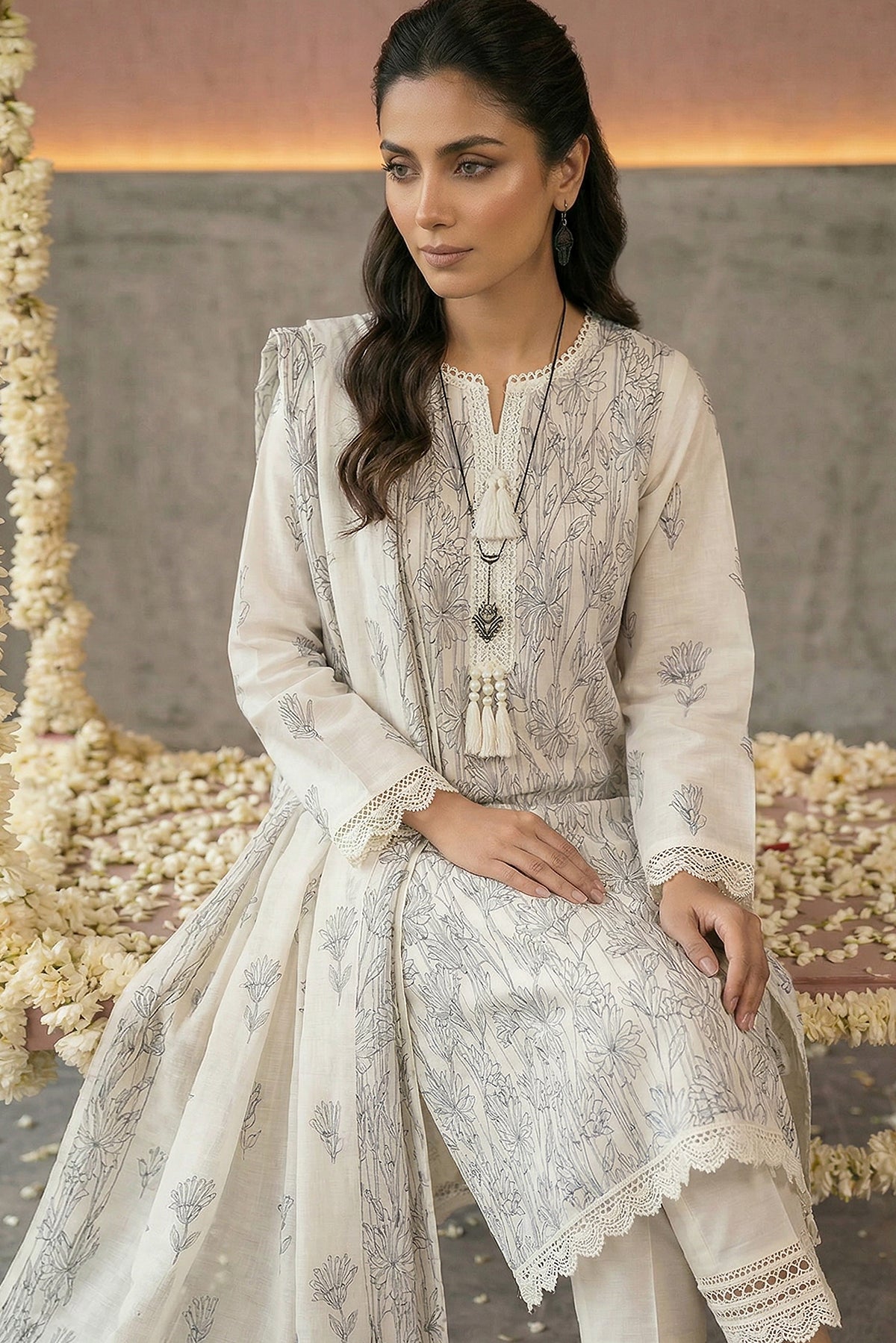 Noor E Fajar | Saira Luxury Lawn | NF-1562