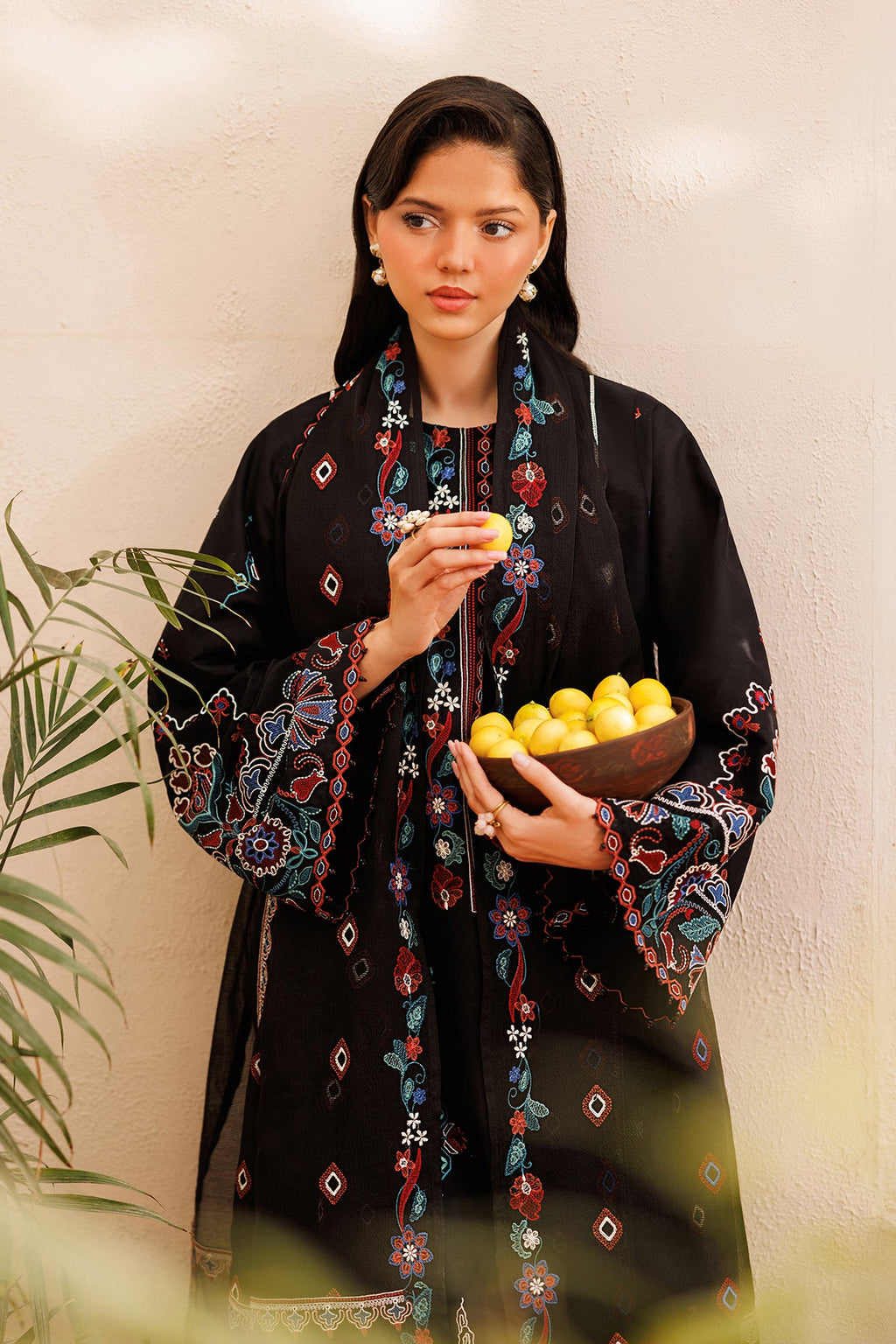 Baroque | Embroidered lawn | UF-4391