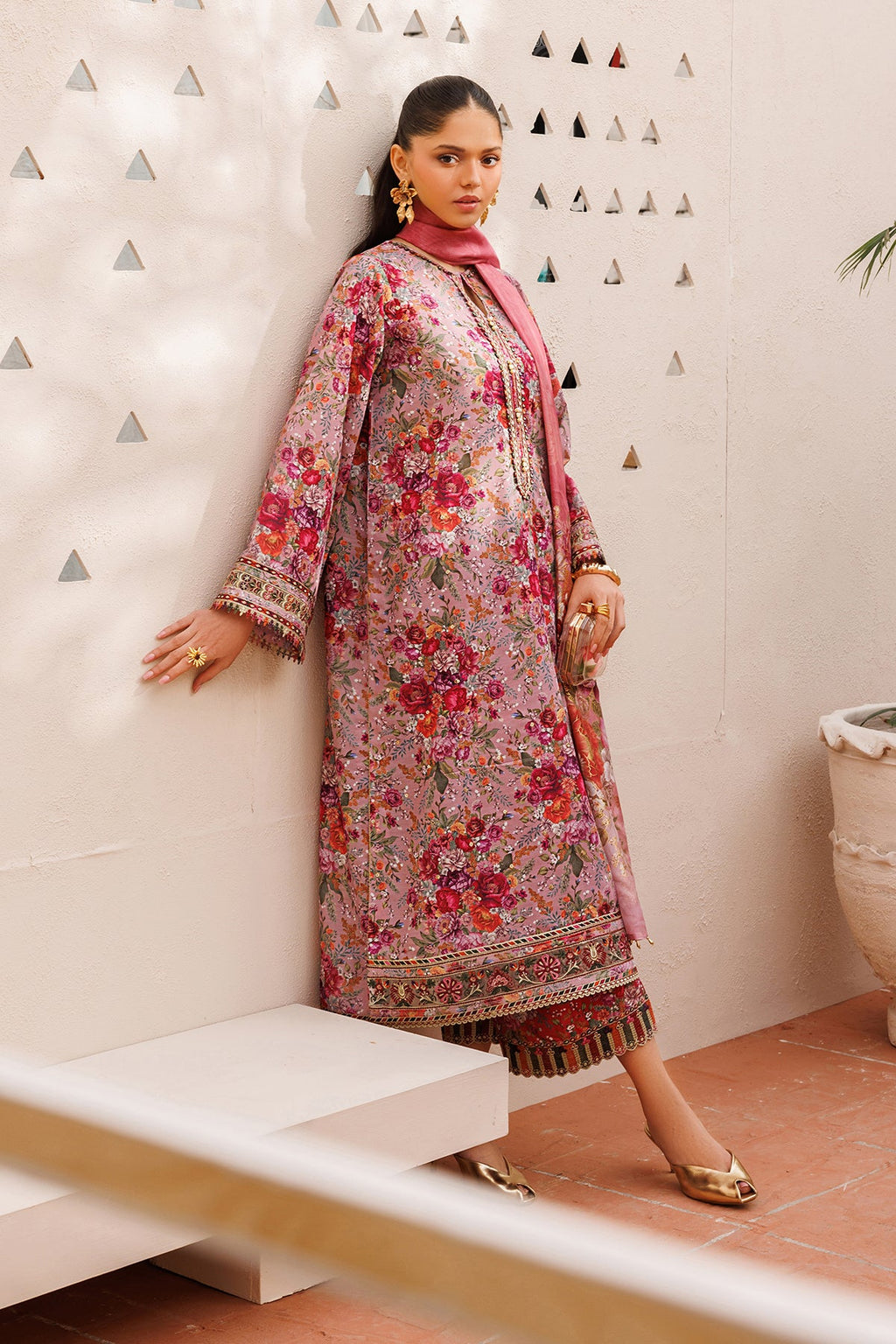 Baroque | Embroidered lawn | UF-4398
