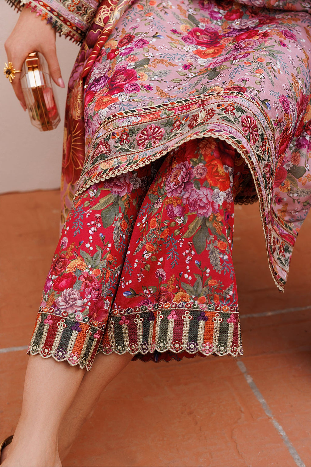Baroque | Embroidered lawn | UF-4398