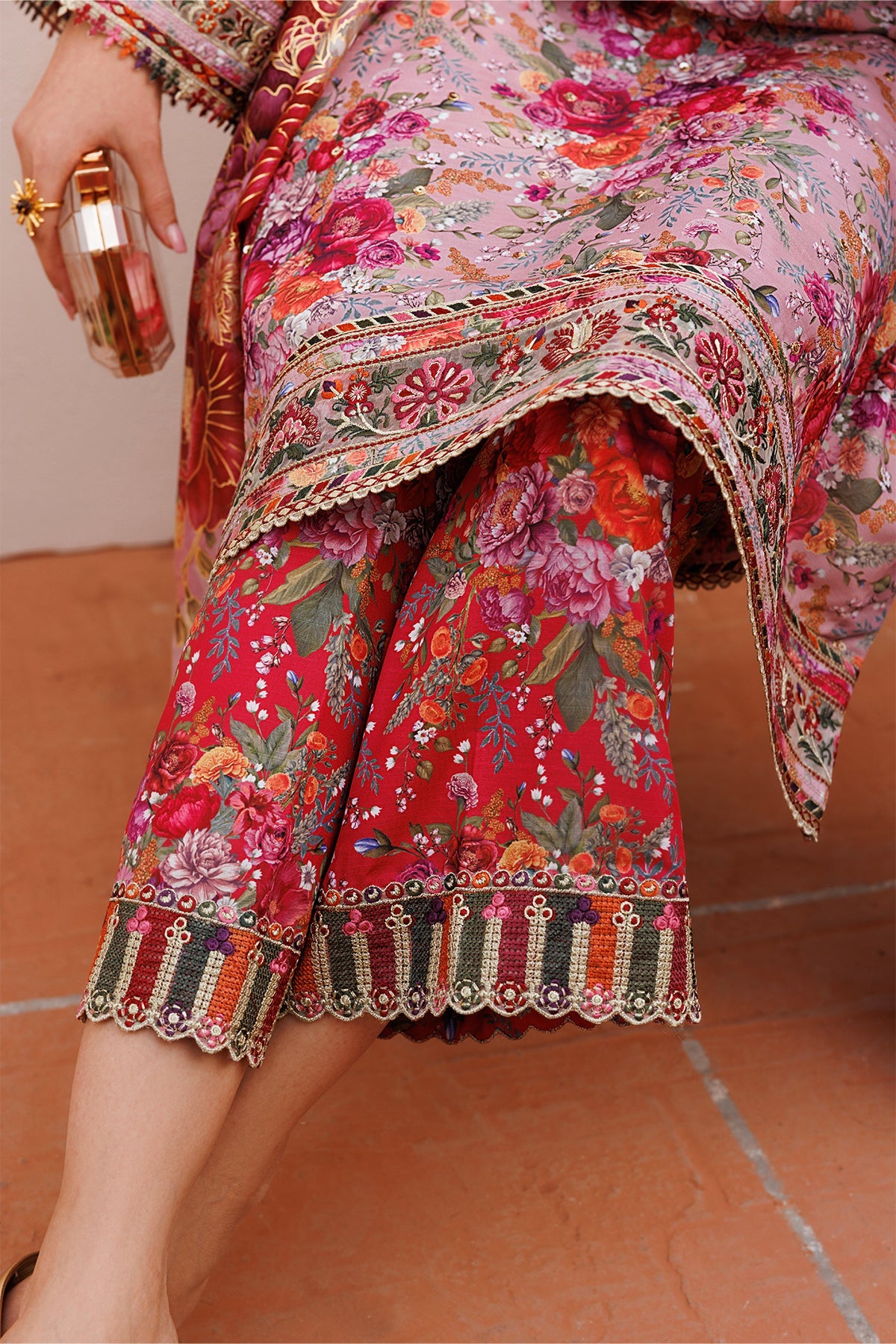Baroque | Embroidered lawn | UF-4398