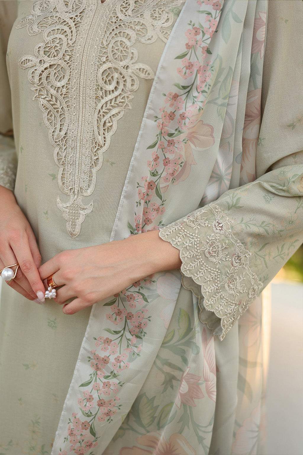 Iznik | Exclusive Printed Lawn | UE-490