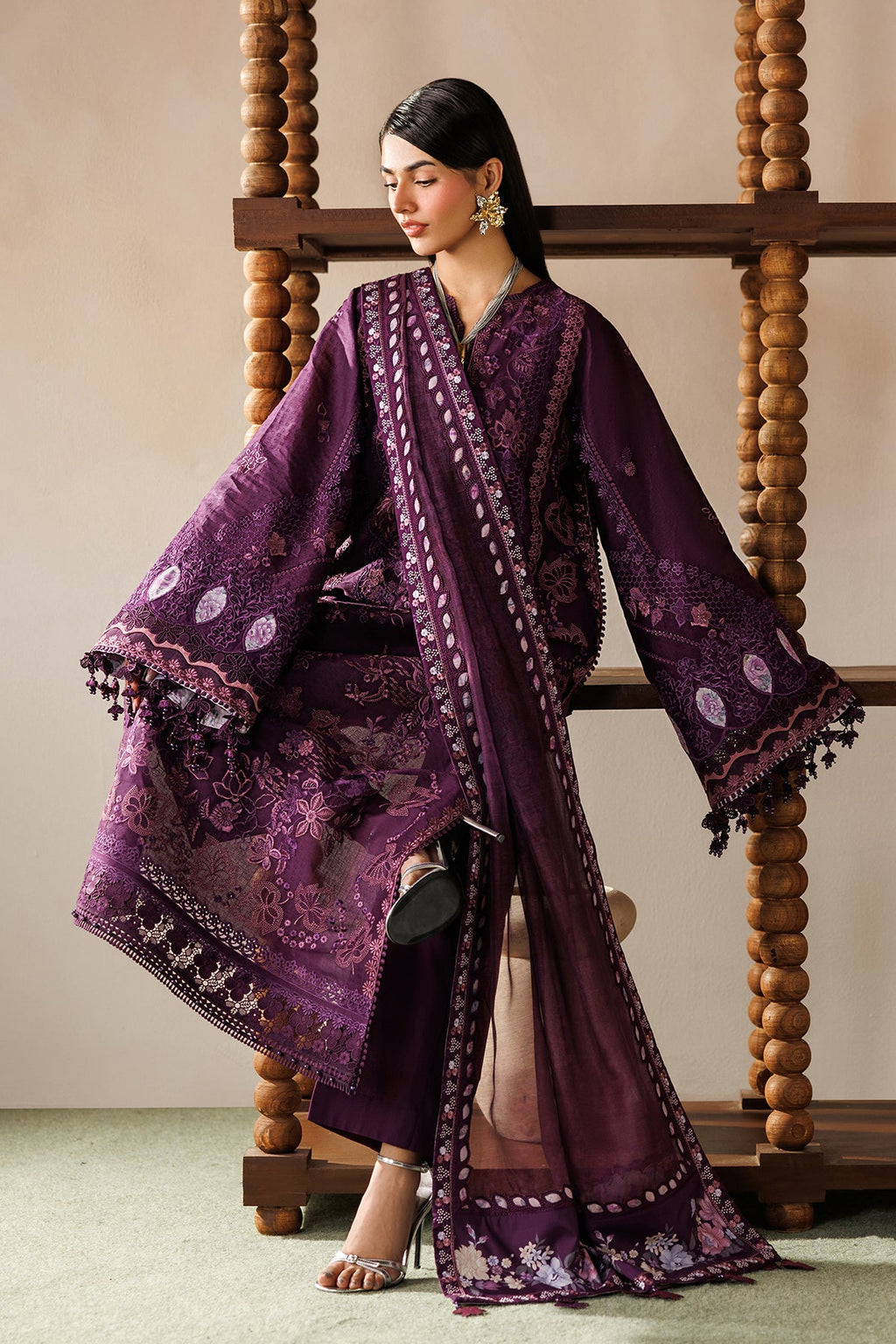 BAROQUE| EMBROIDERED LAWN | EL26-D02