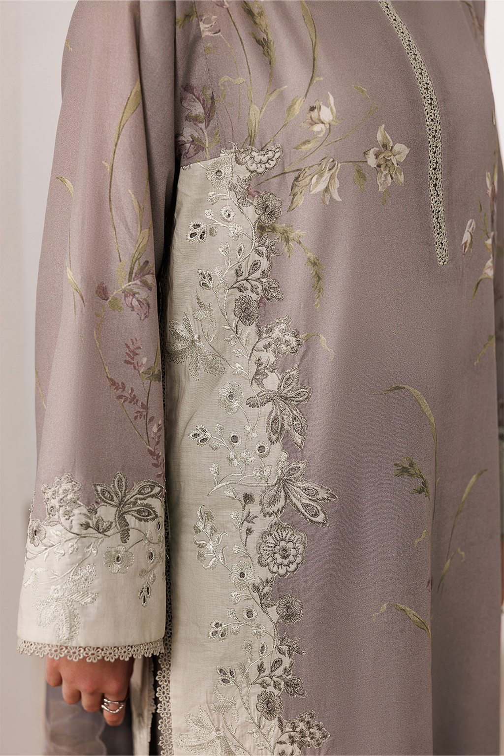 Iznik | Printed Lawn | UE-638