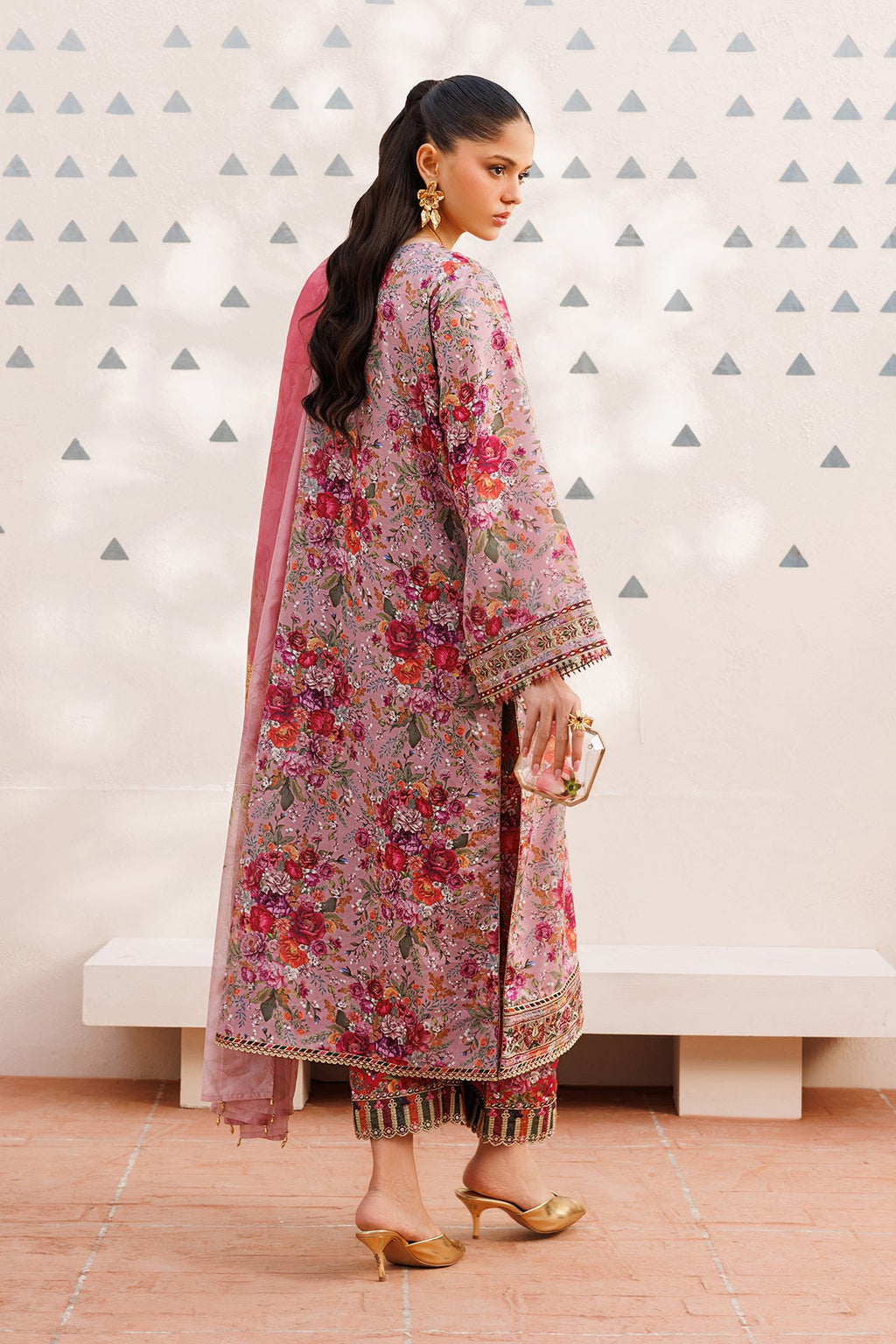 Baroque | Embroidered lawn | UF-4398