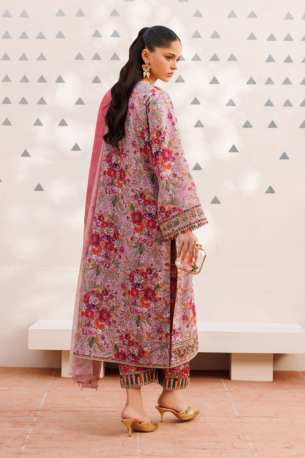 Baroque | Embroidered lawn | UF-4398
