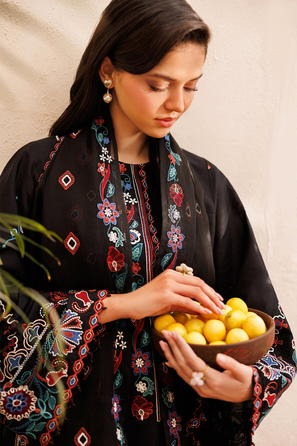 Baroque | Embroidered lawn | UF-4391