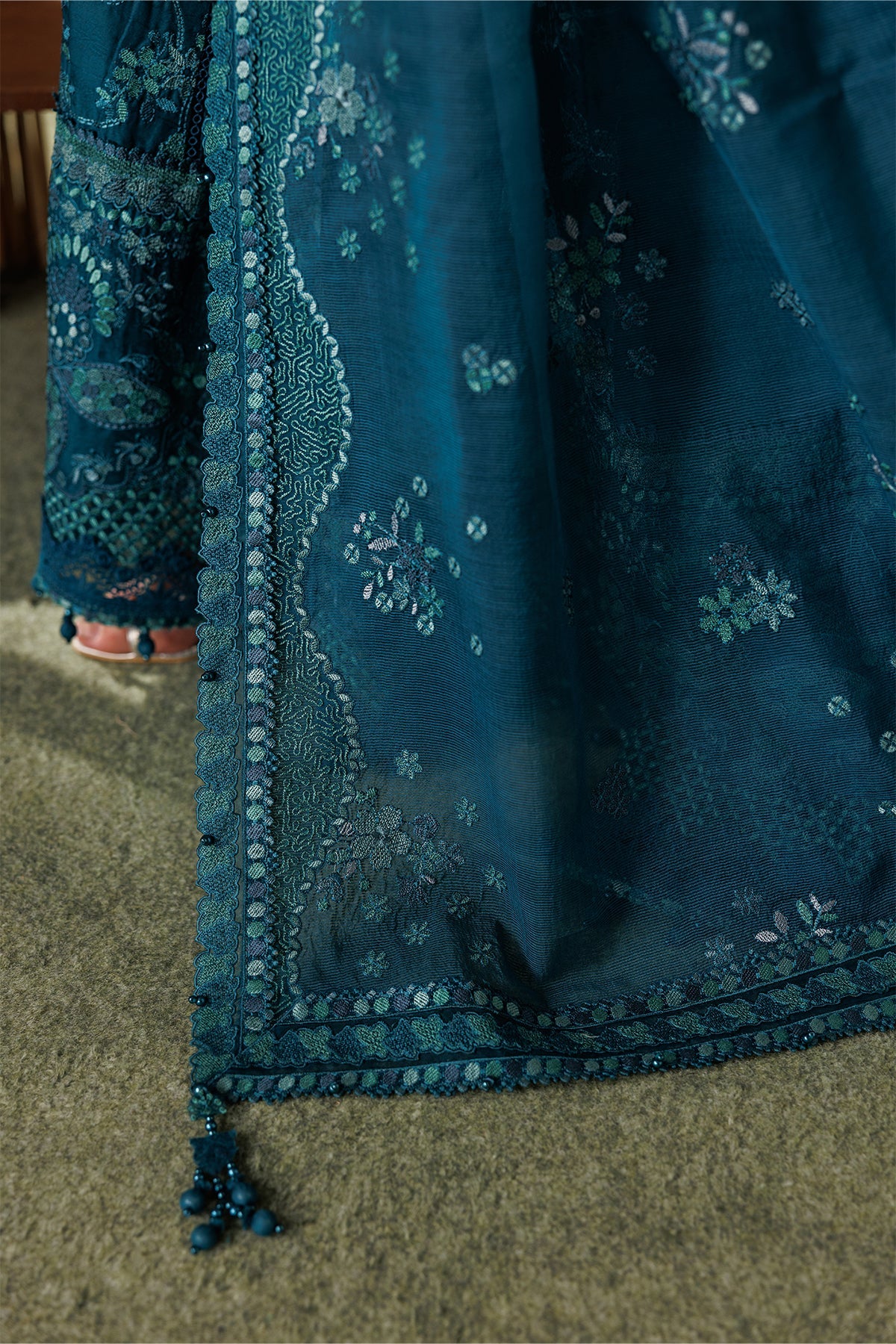 BAROQUE |EMBROIDERED LAWN | EL26-D04