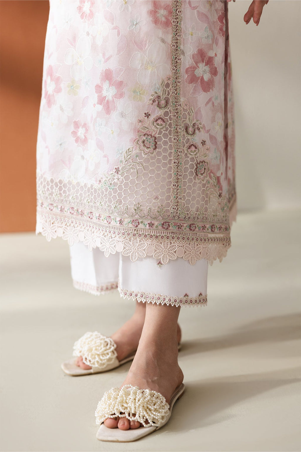 Baroque | Embroidered lawn | UF-4428