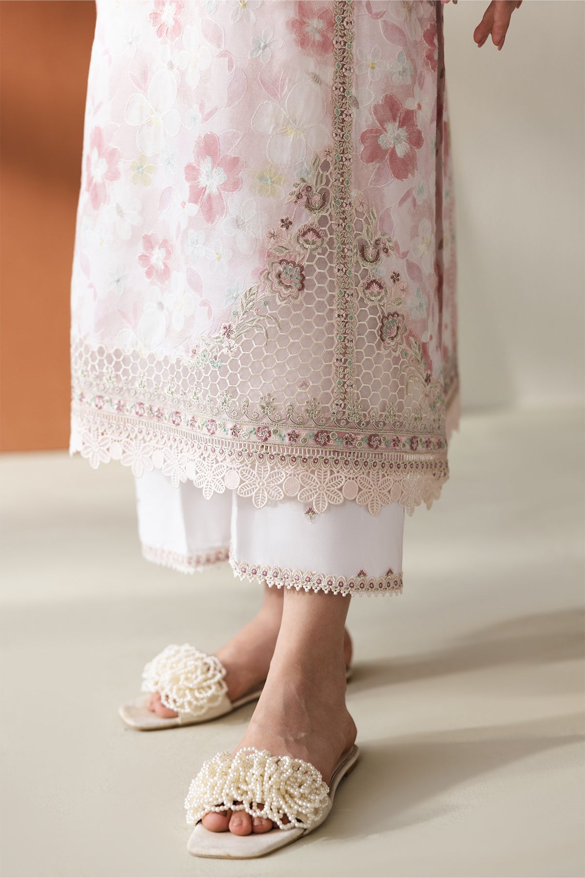 Baroque | Embroidered lawn | UF-4428