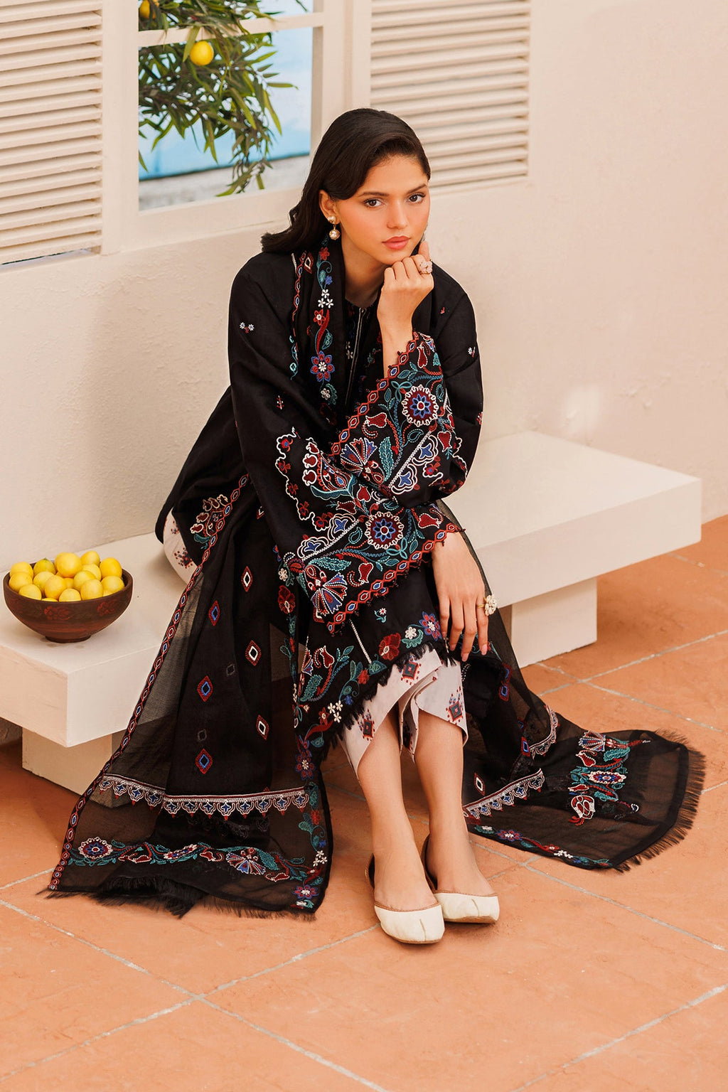 Baroque | Embroidered lawn | UF-4391