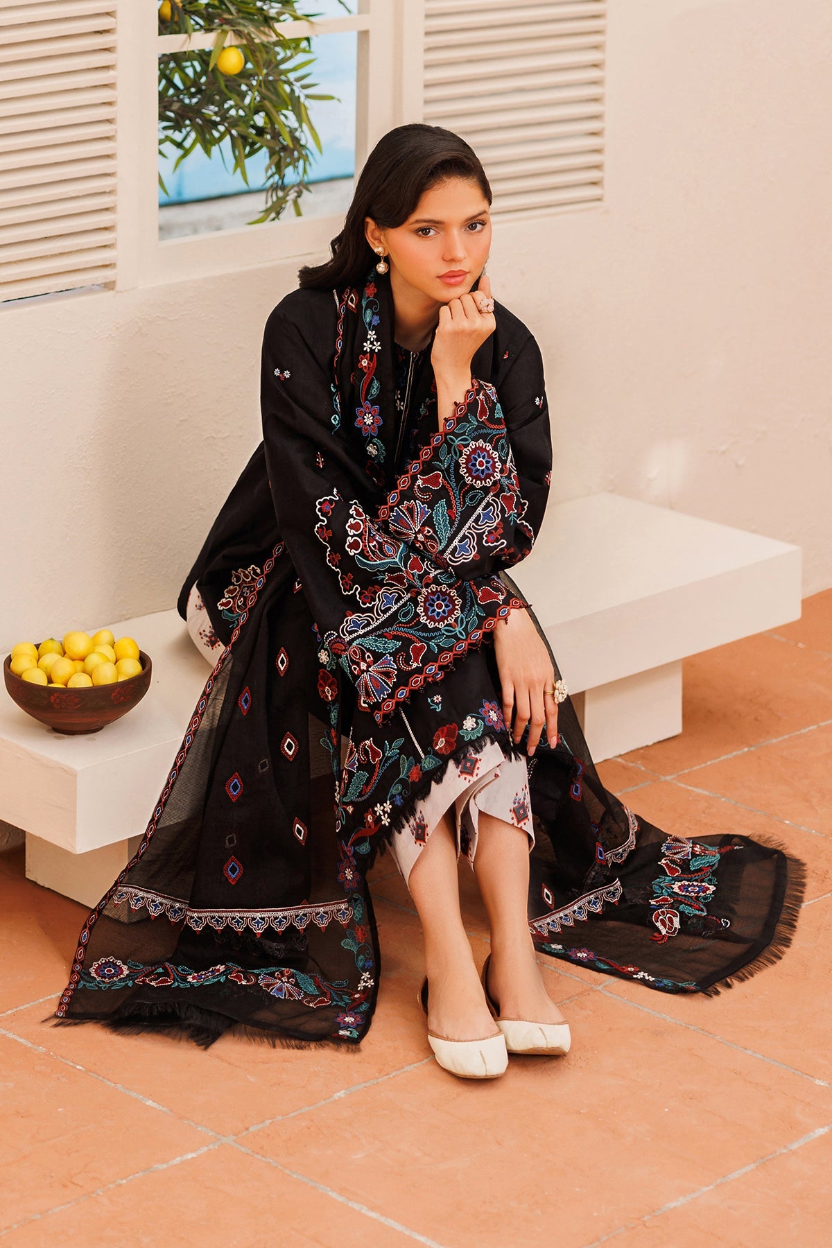 Baroque | Embroidered lawn | UF-4391