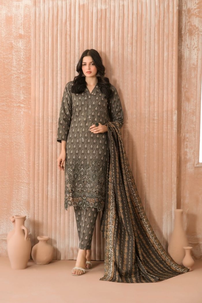 Tawakaal | Aabroo 3Pcs Embroidered Khaddar Winter suiting | D-5637