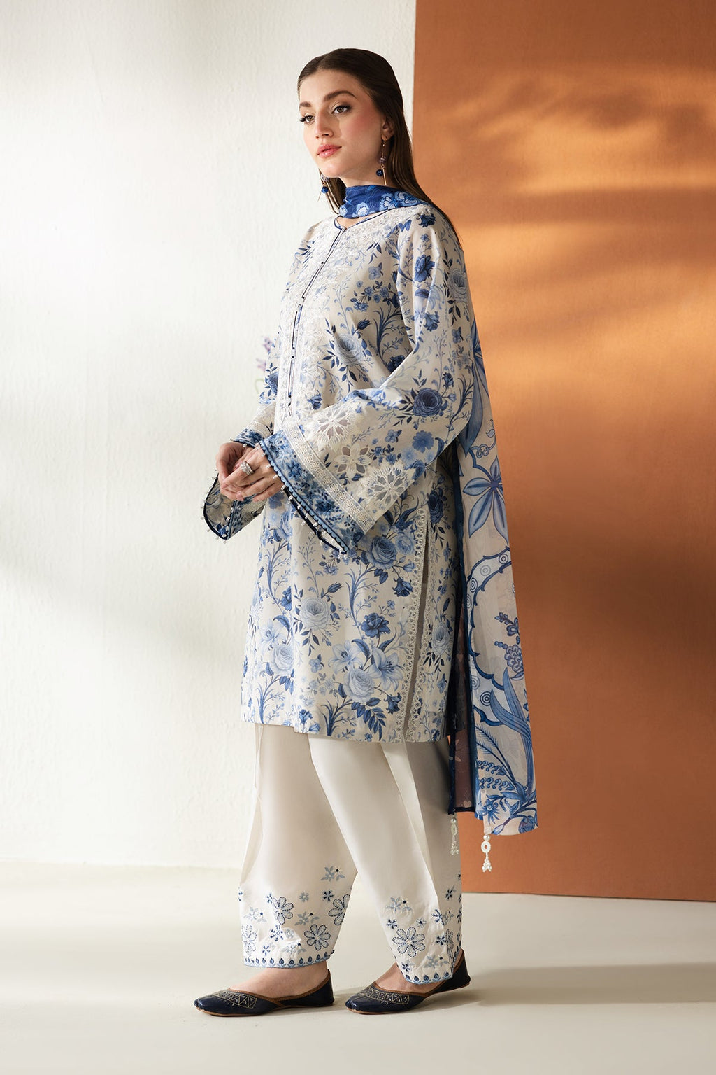 Baroque | Embroidered lawn | UF-4429