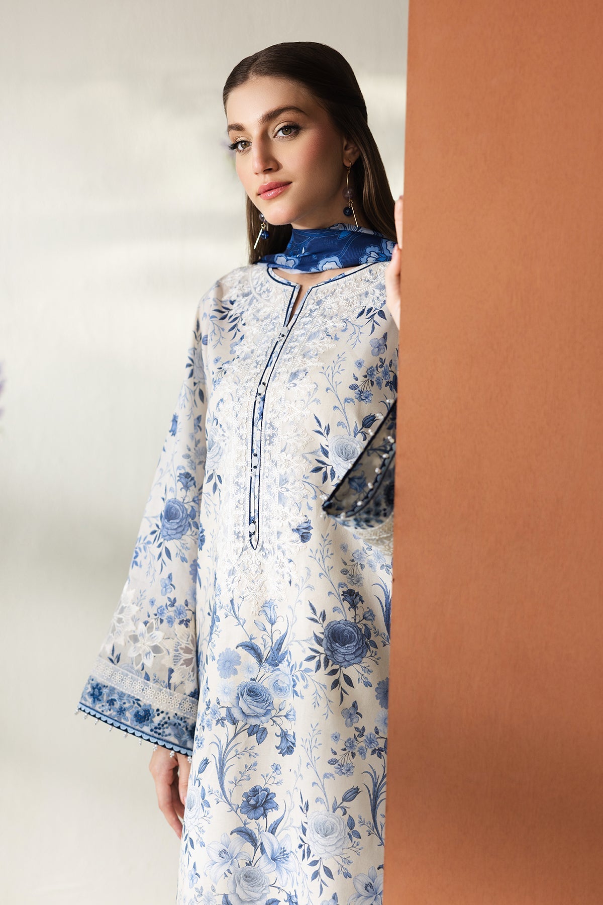 Baroque | Embroidered lawn | UF-4429