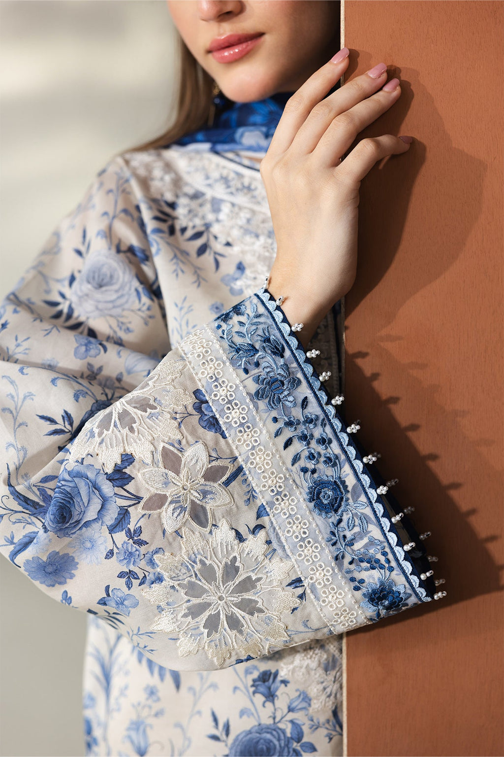 Baroque | Embroidered lawn | UF-4429