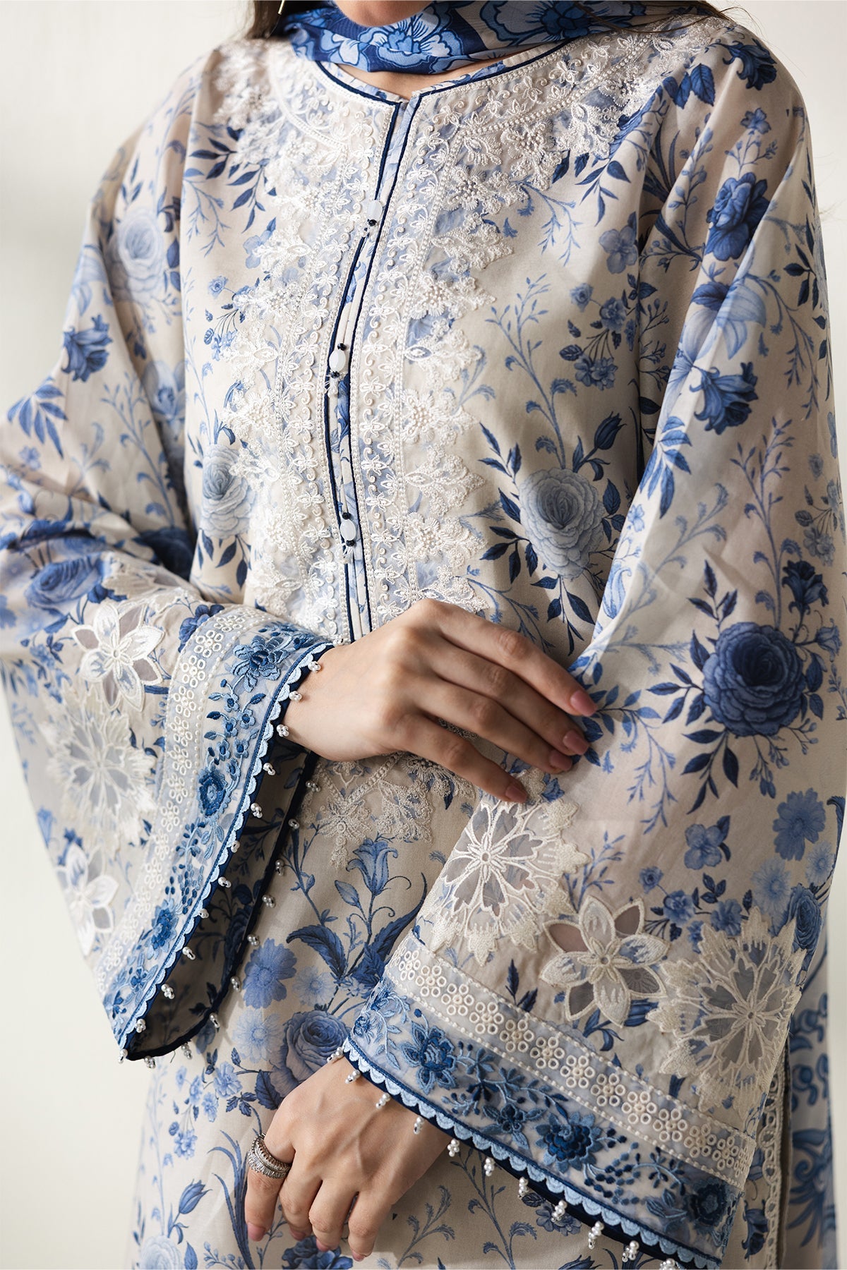 Baroque | Embroidered lawn | UF-4429