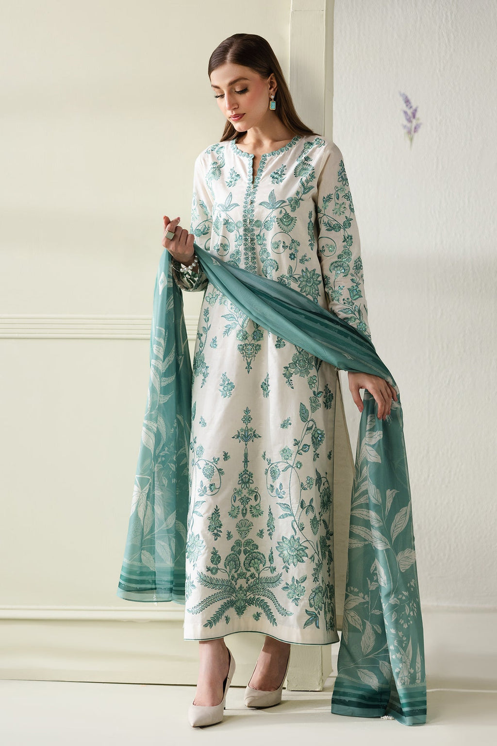 Baroque | Embroidered Jacquard lawn | UF-4430