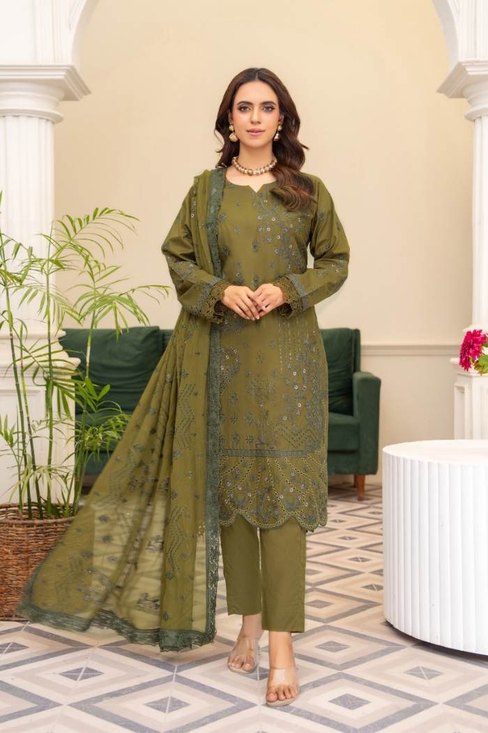 Riaz Arts | Romana Luxury Lawn | RA-R-06