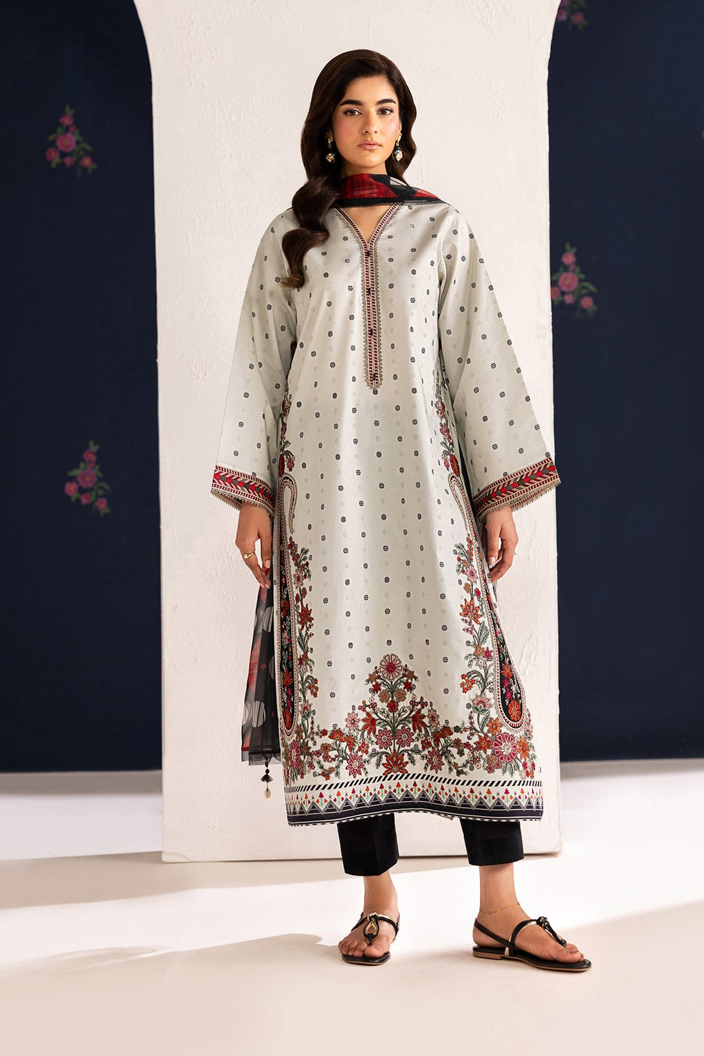 Baroque | Embroidered lawn | UF-4455