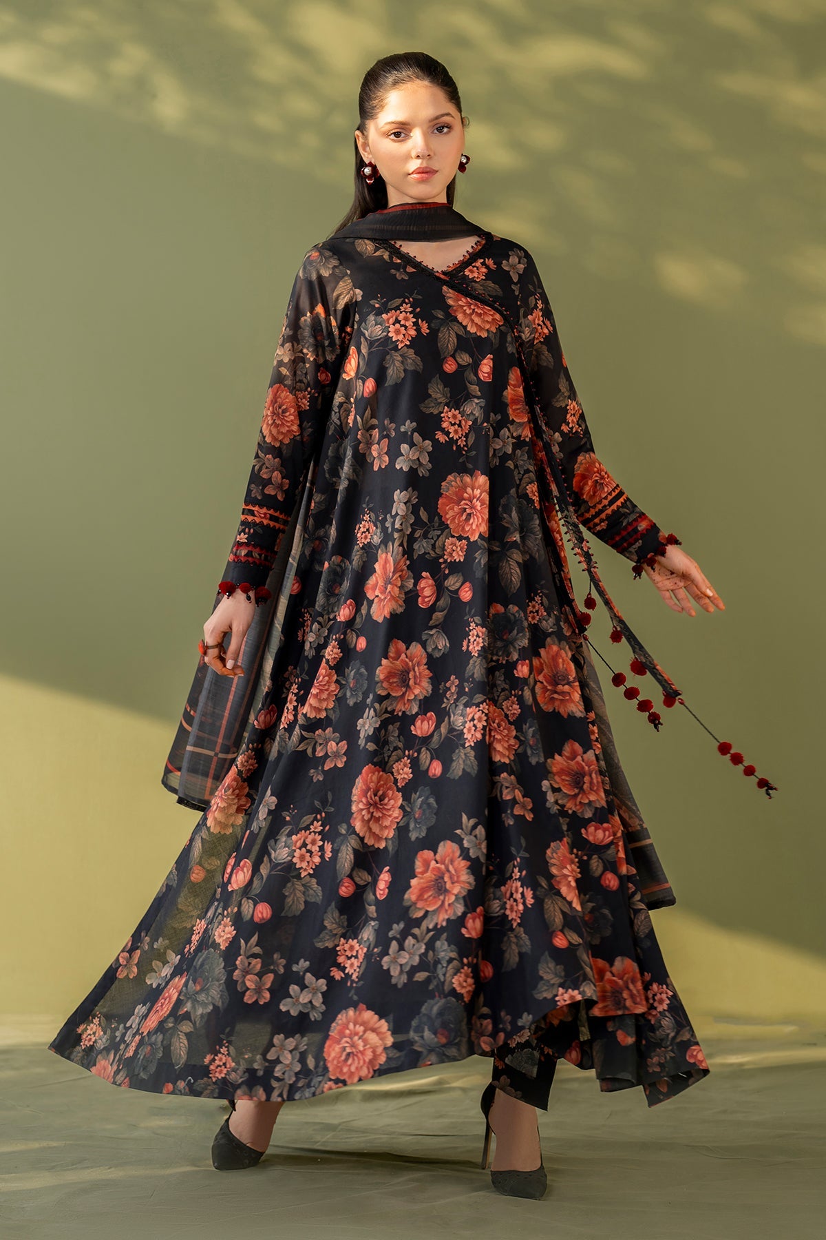 Baroque | Embroidered lawn | UF-4172