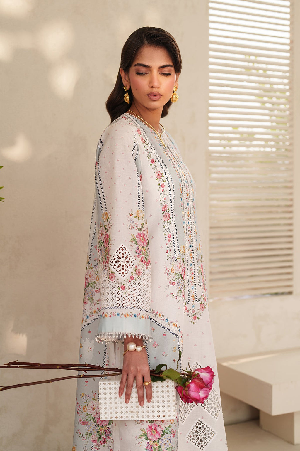 Baroque | Embroidered lawn | UF-4402