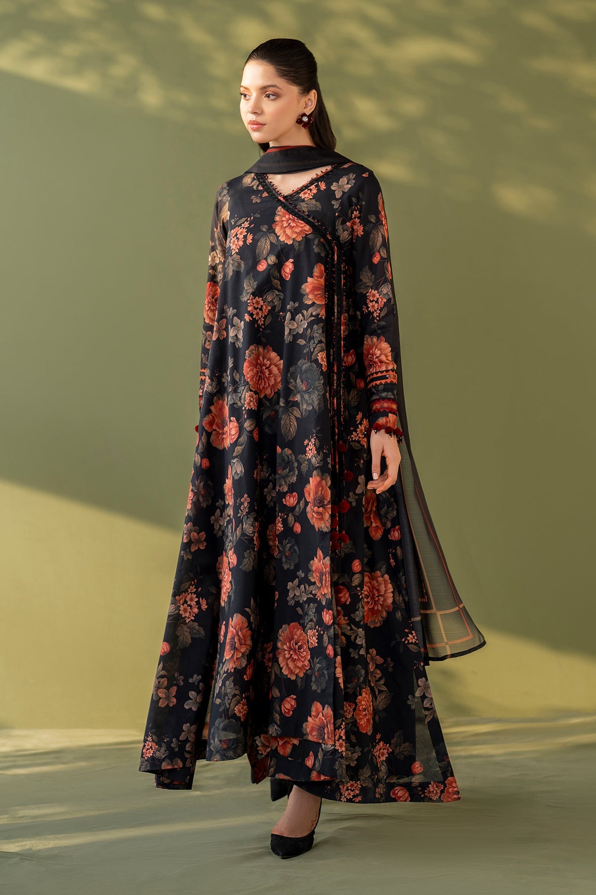 Baroque | Embroidered lawn | UF-4172