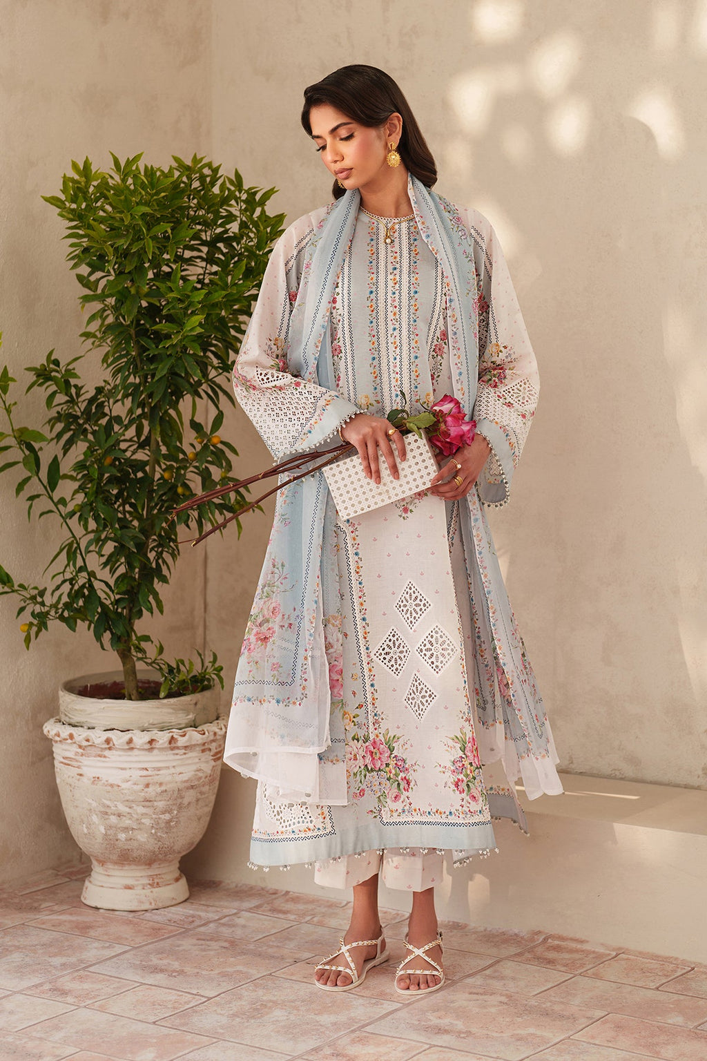 Baroque | Embroidered lawn | UF-4402