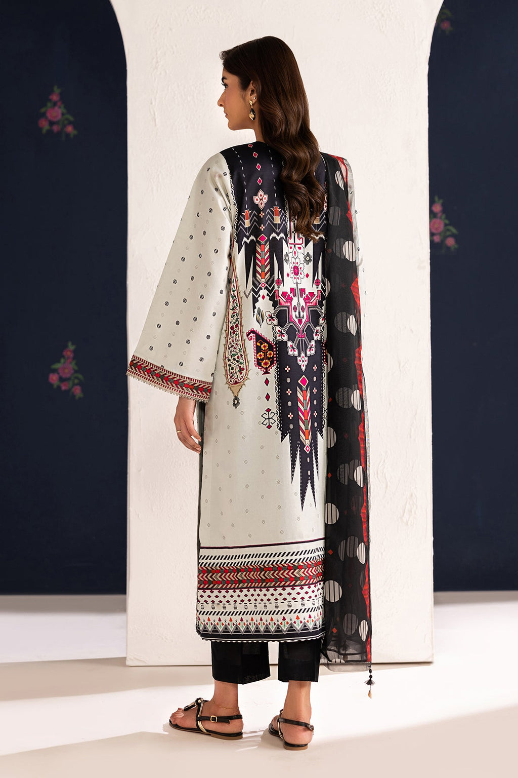Baroque | Embroidered lawn | UF-4455