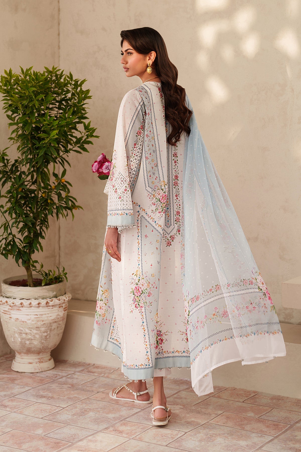 Baroque | Embroidered lawn | UF-4402