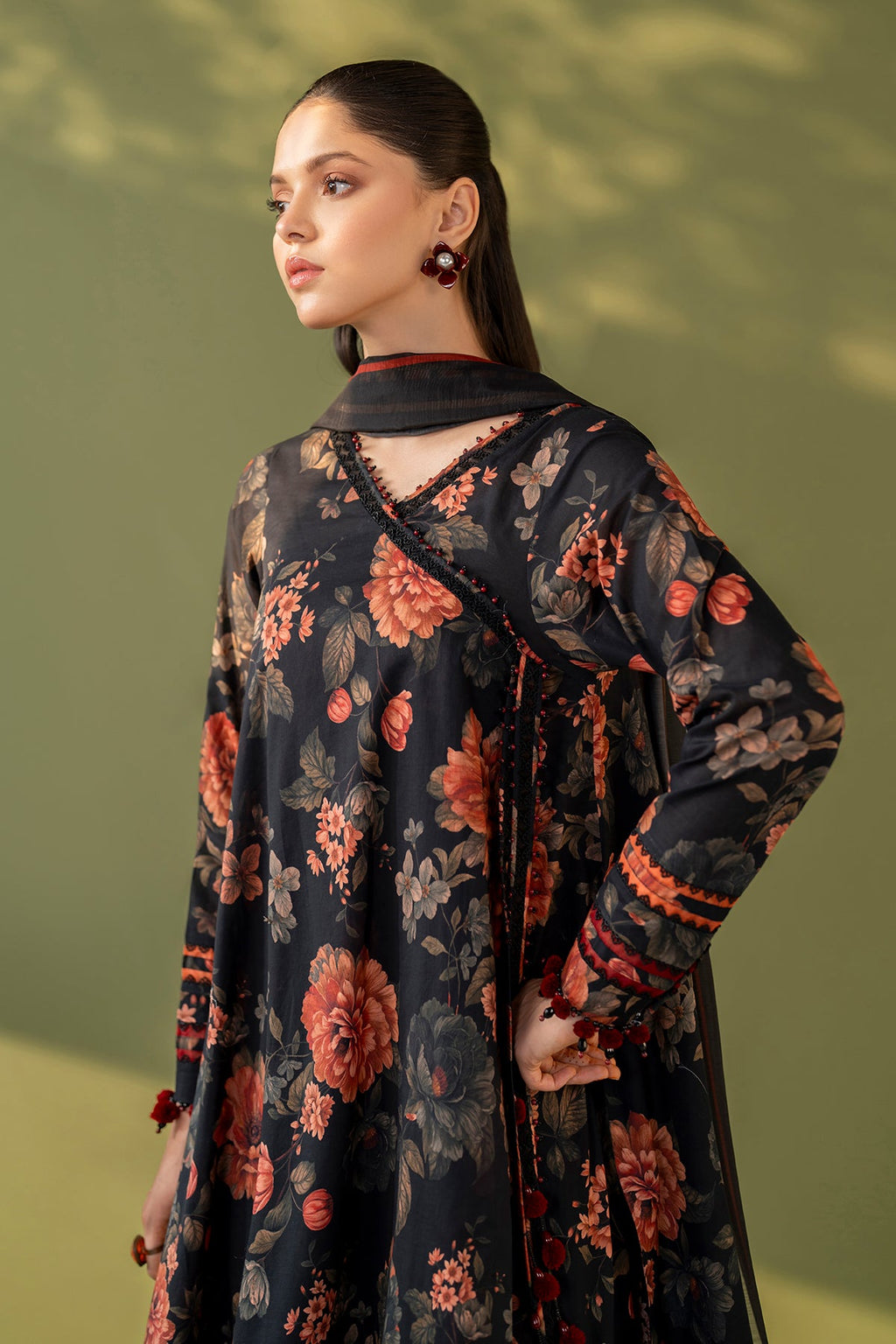 Baroque | Embroidered lawn | UF-4172