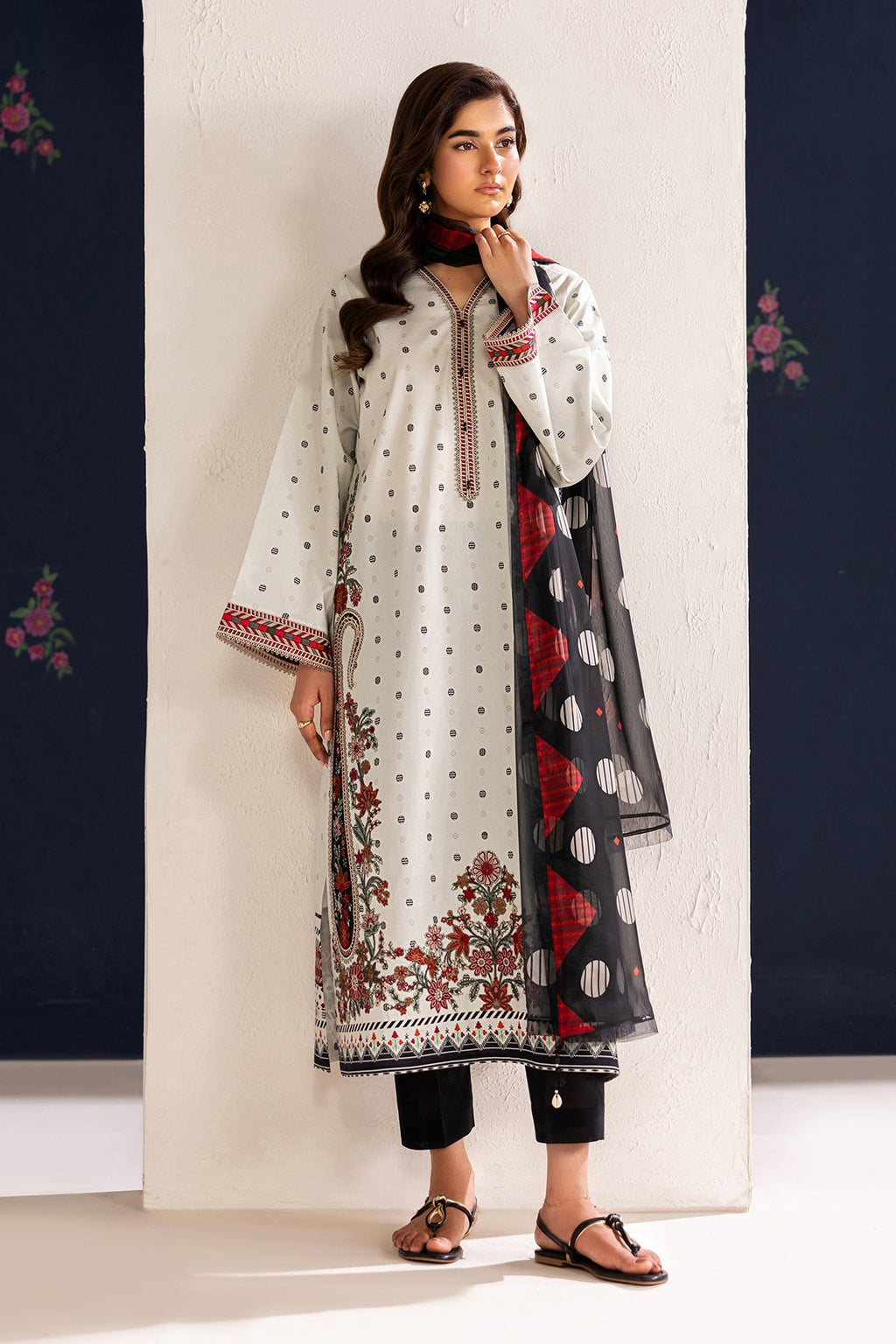 Baroque | Embroidered lawn | UF-4455