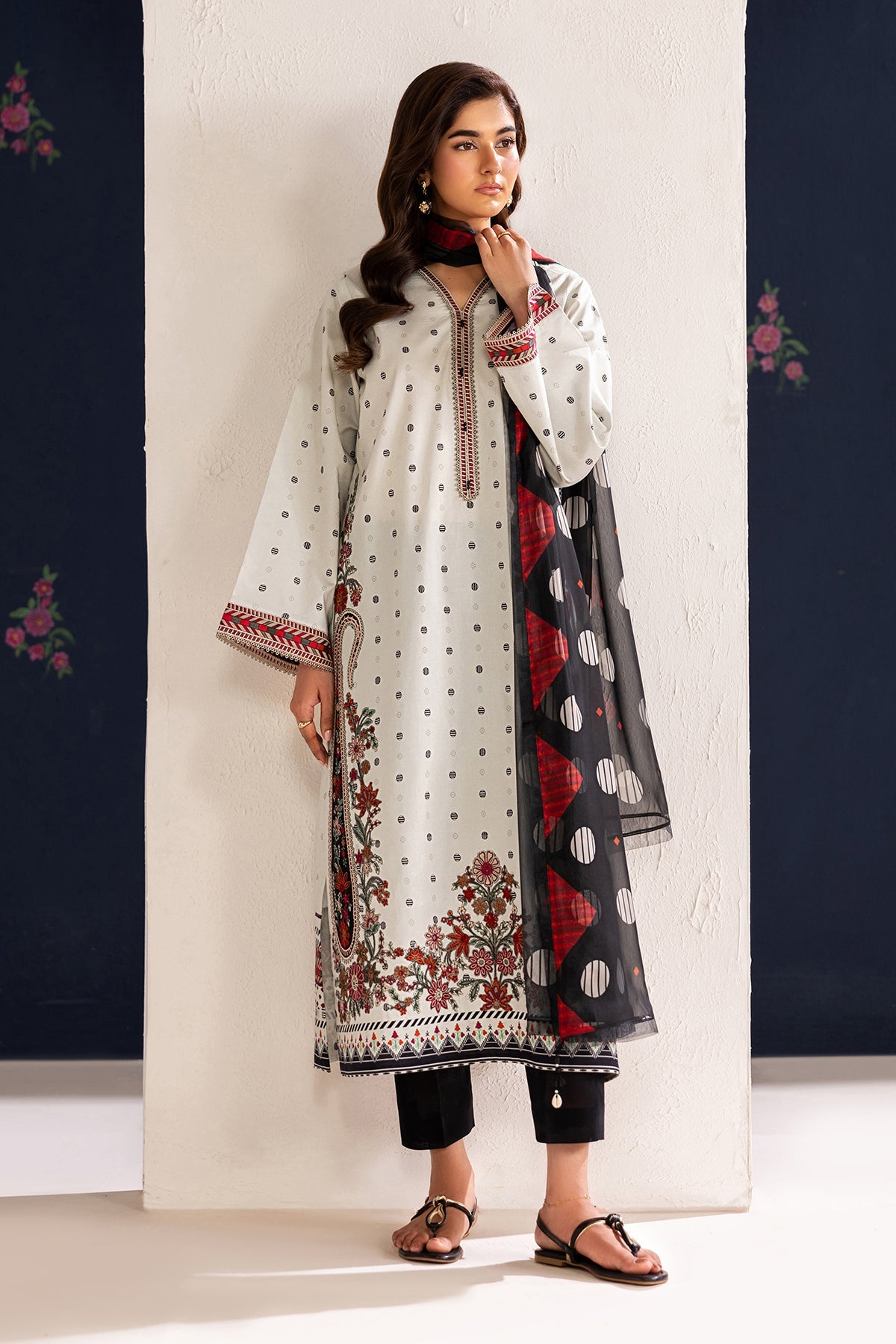 Baroque | Embroidered lawn | UF-4455
