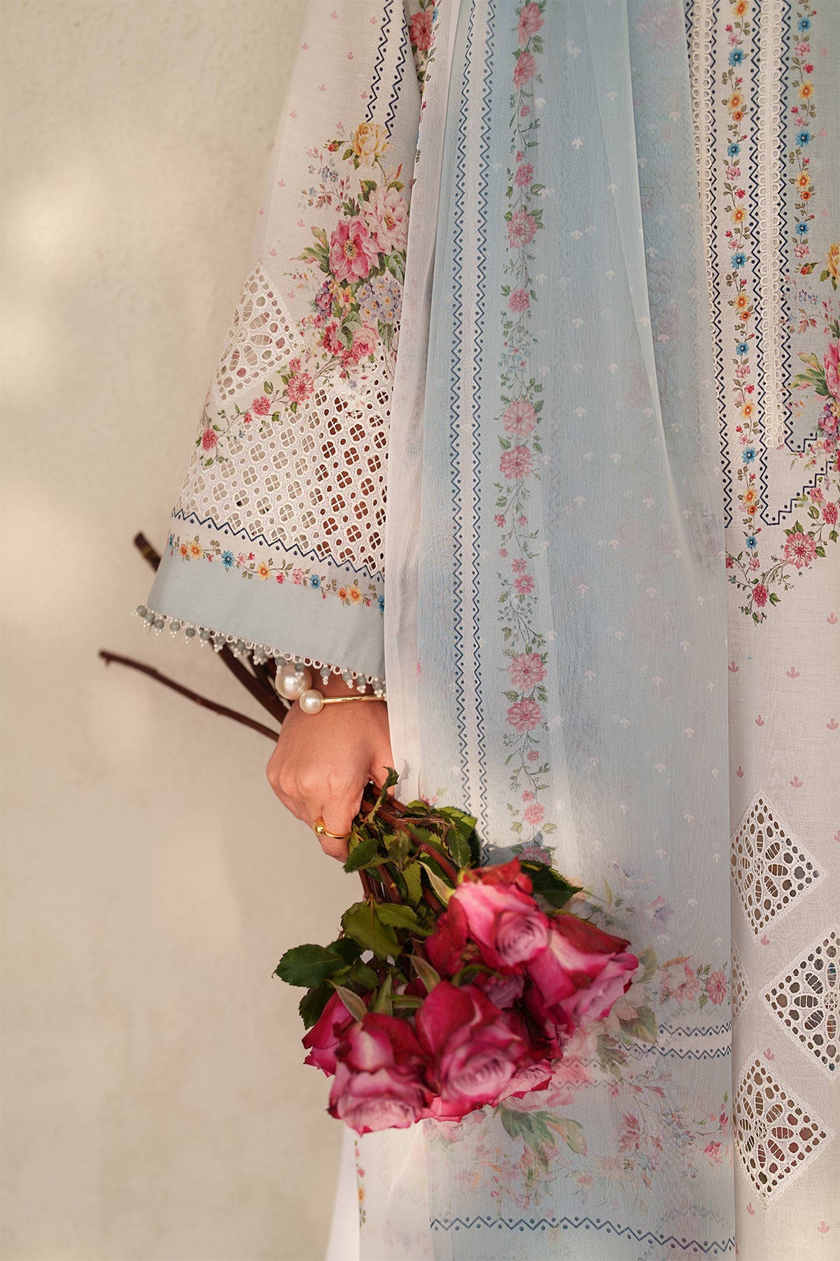 Baroque | Embroidered lawn | UF-4402