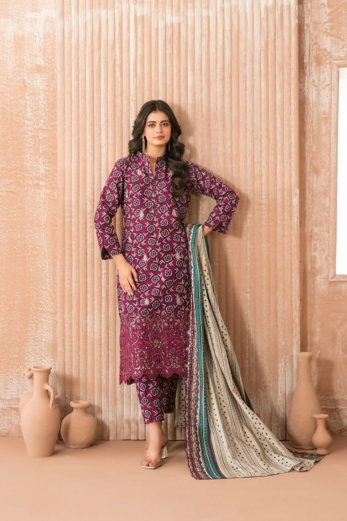 Tawakaal | Aabroo 3Pcs Embroidered Khaddar Winter suiting | D-5639
