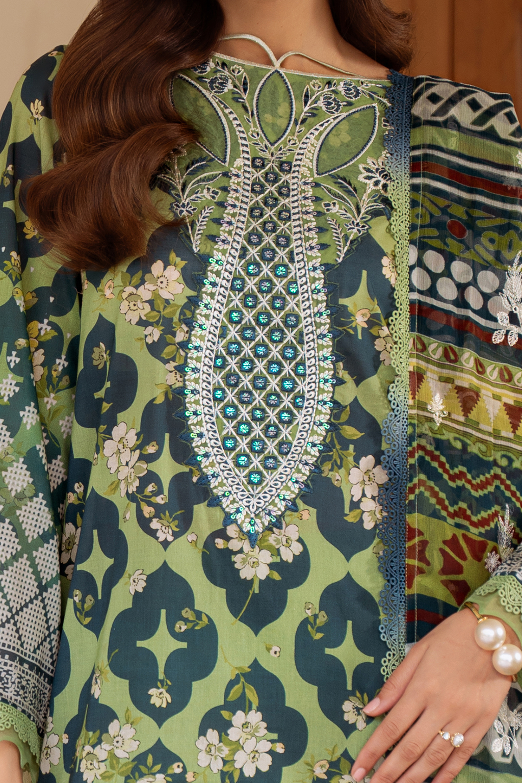 Daria | Ramdan Edit 2 - Embroidered Lawn Suit | DA-37