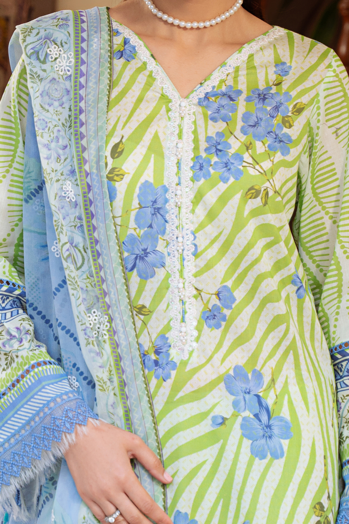 Daria | Ramdan Edit 2 - Embroidered Lawn Suit | DA-34