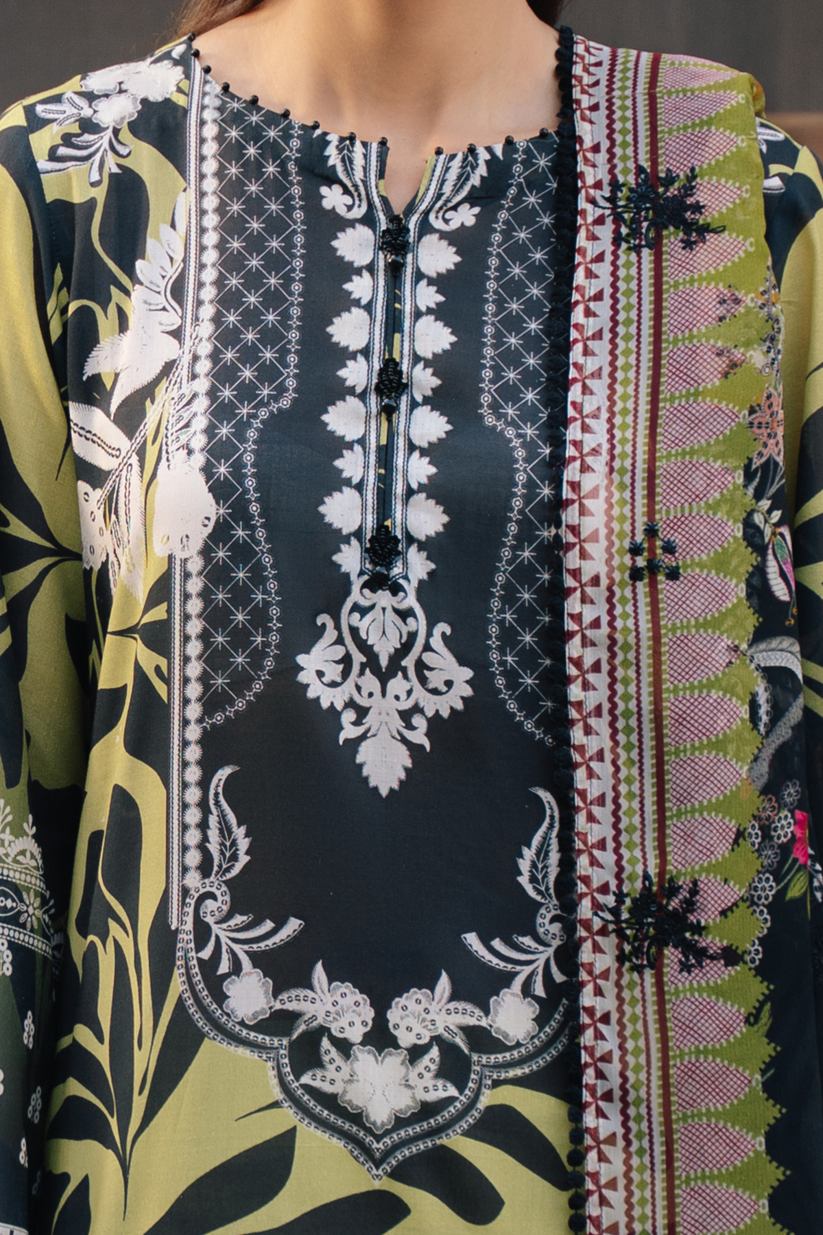 Daria | Ramdan Edit 2 - Embroidered Lawn Suit | DA-36
