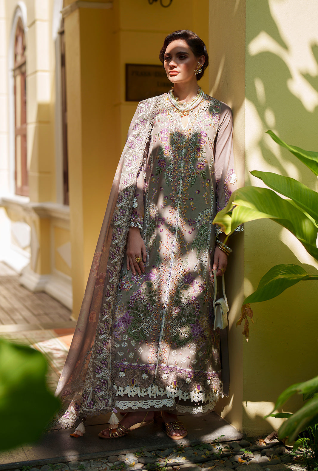 AJR Couture | Evara Luxury Lawn | Veya