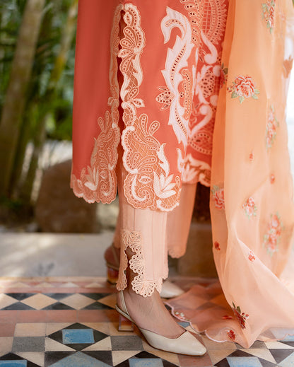 Mushq | Astoria - Festive lawn | Avienne