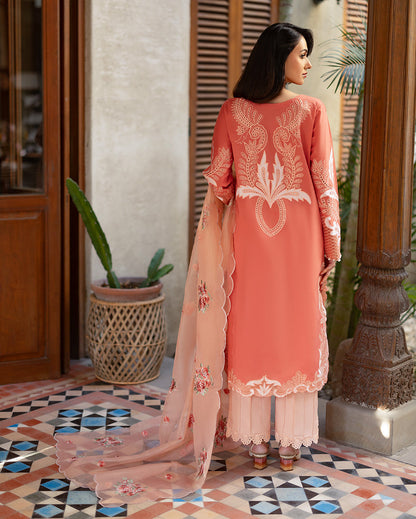 Mushq | Astoria - Festive lawn | Avienne