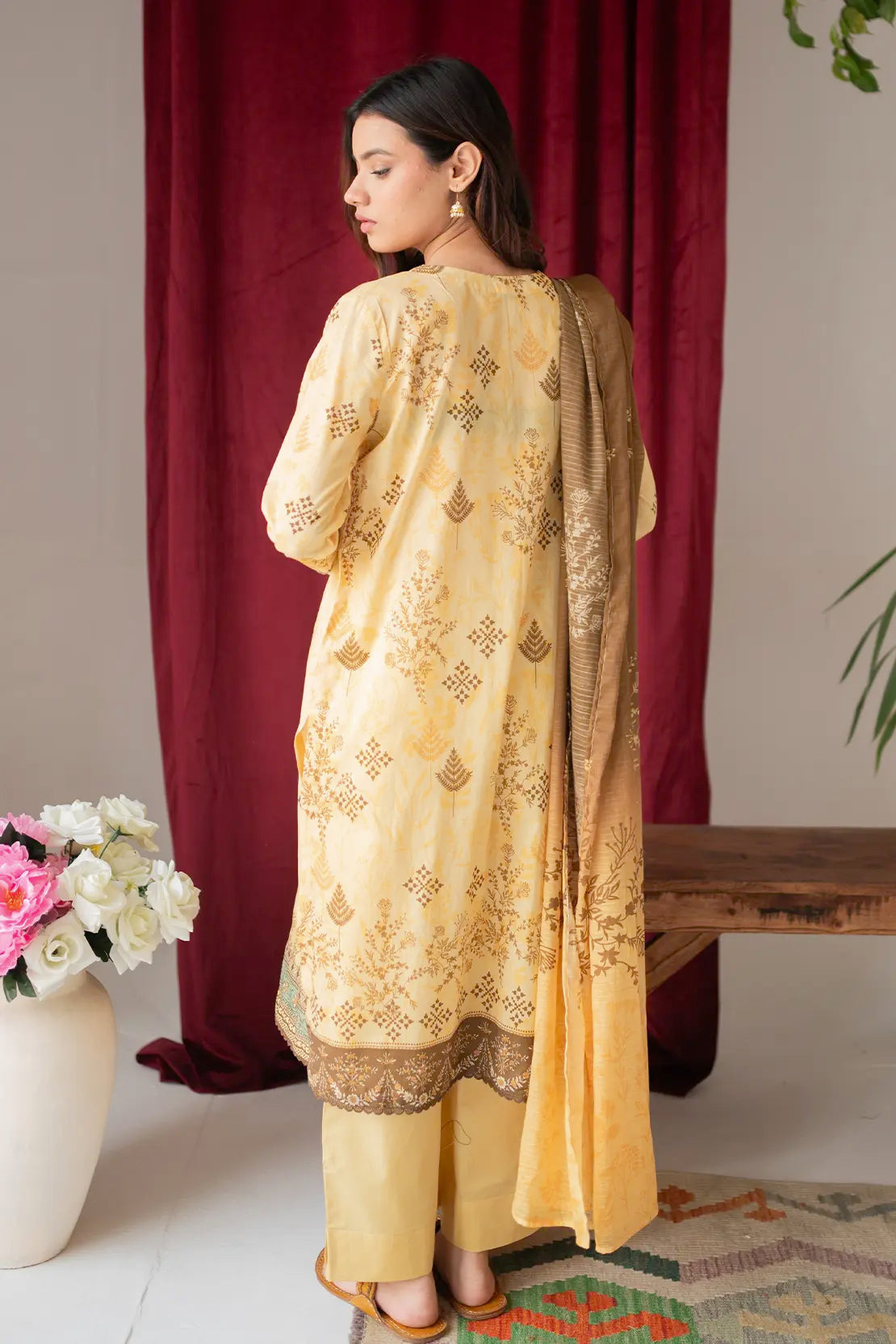 3 Piece - Embroidered Lawn - 8671
