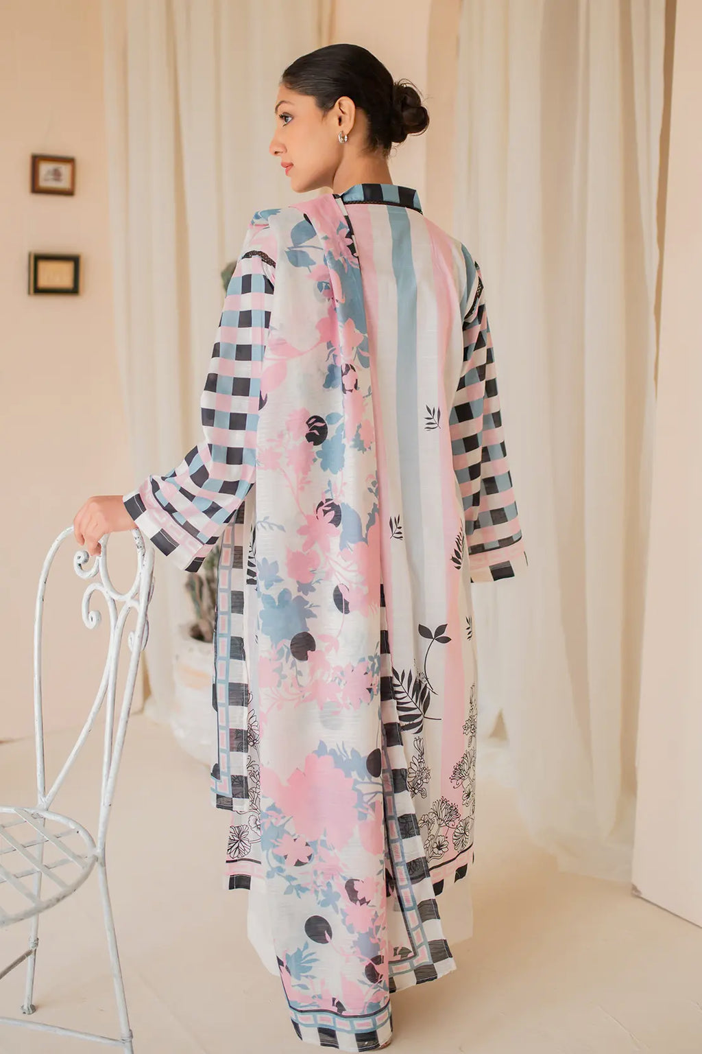 3 Piece Digitally printed Lawn - 8186