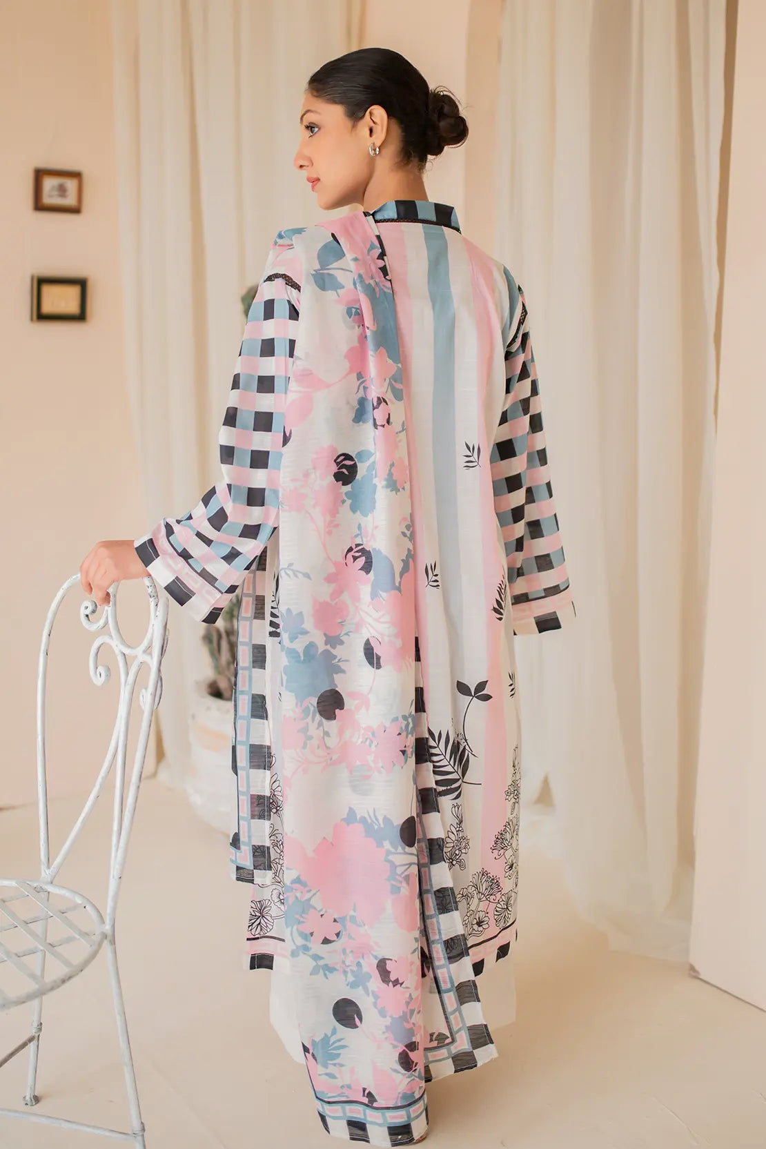 3 Piece Digitally printed Lawn - 8186