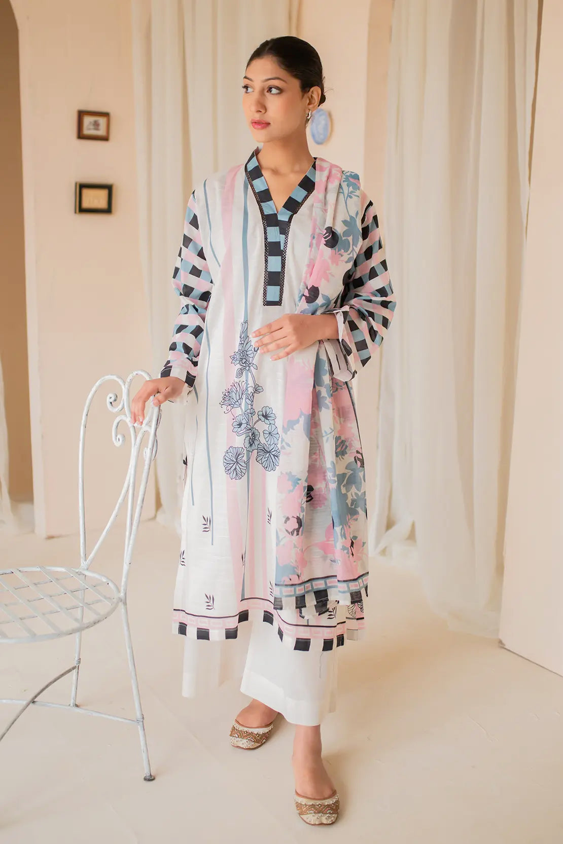 3 Piece Digitally printed Lawn - 8186