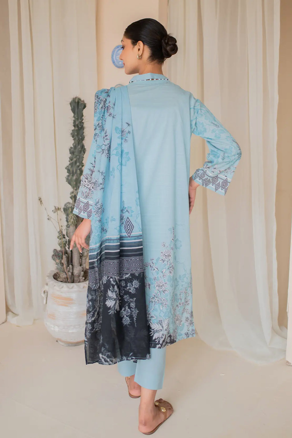 3 Piece Digitally printed Lawn - 8188