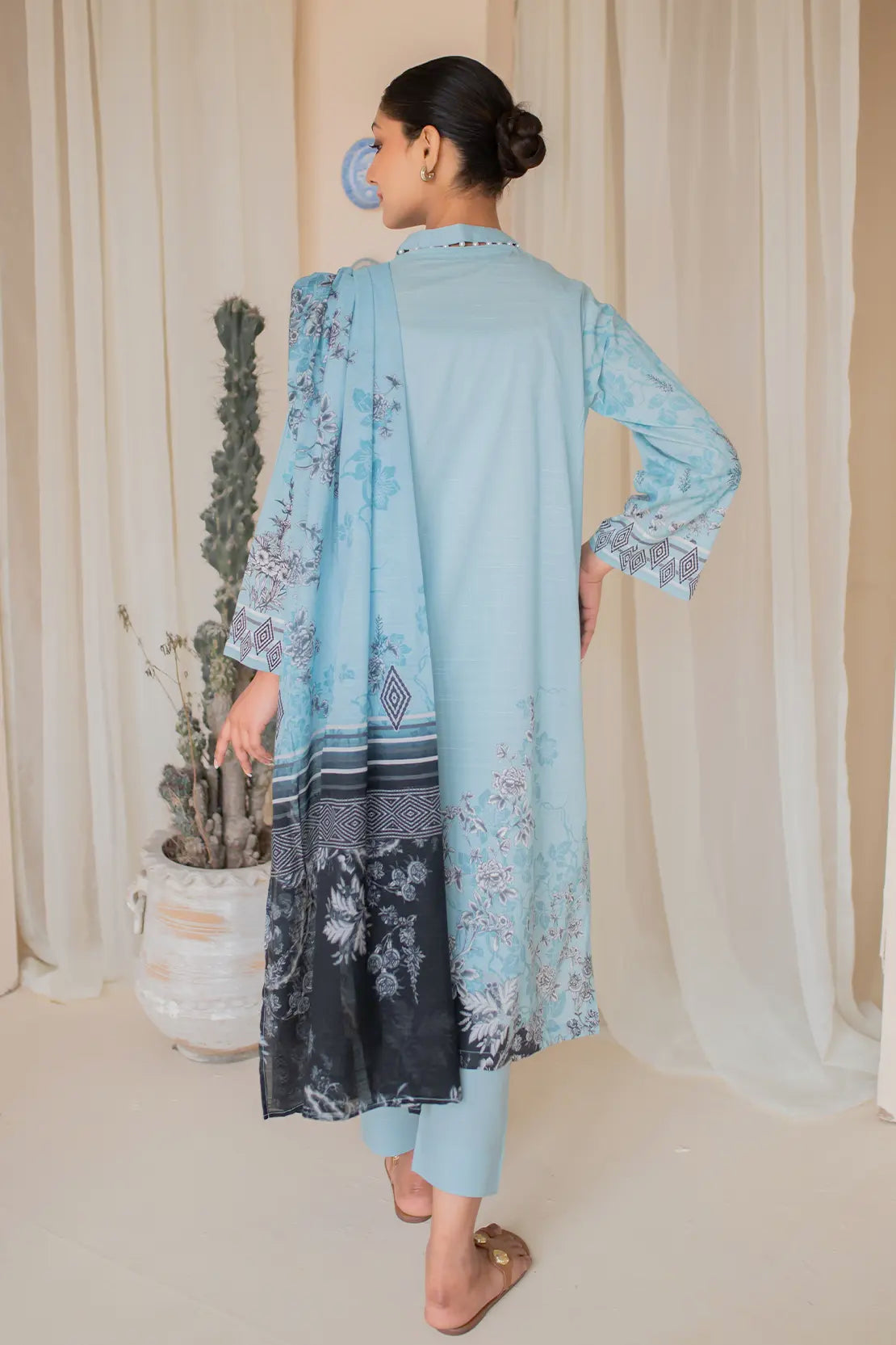 3 Piece Digitally printed Lawn - 8188