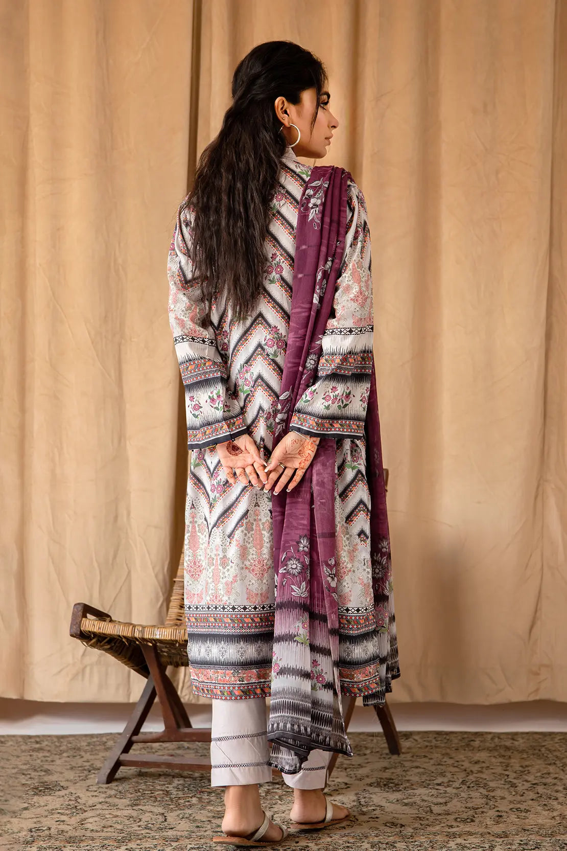 3 Piece - Embroidered Lawn - 8031